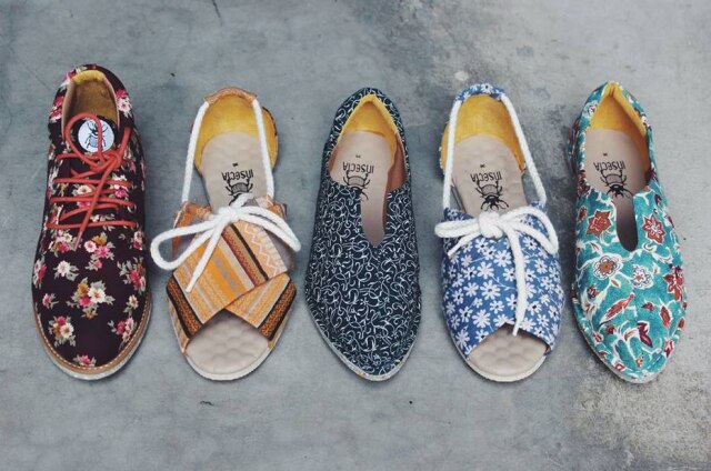 Divulgação A Insecta Shoes, de Porto Alegre, produz sapatos artesanais com matéria prima reaproveitada