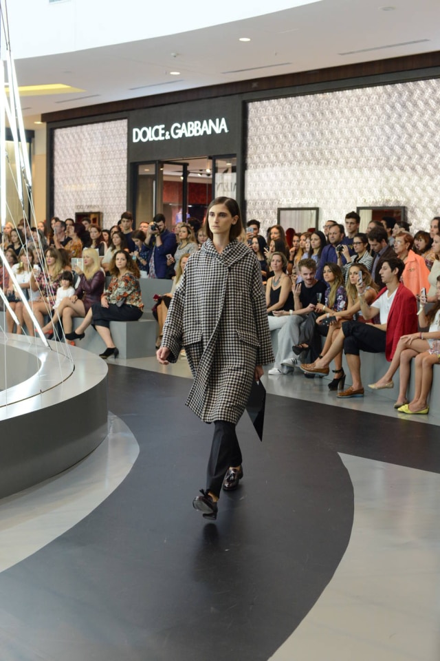 Débora Spanhol/Divulgação A modelo Daiane Conterato apresentou um dos looks da primeira edição do Pátio Batel Fashion Week