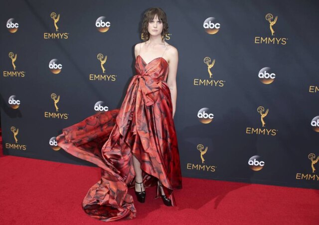 REUTERS/Lucy Nicholson Hari Nef, da série Transparent, no Emmy Awards.