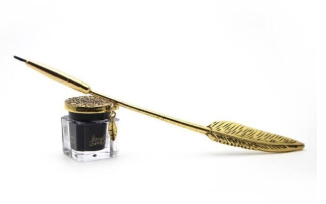 Reprodução/Instagram Storybook Cosmetics lança linha inspirada em 'Game of Thrones'.
