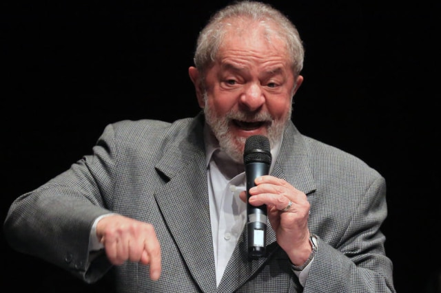 Paulo Fonseca/EFE O ex-presidente Lula, em Belo Horizonte