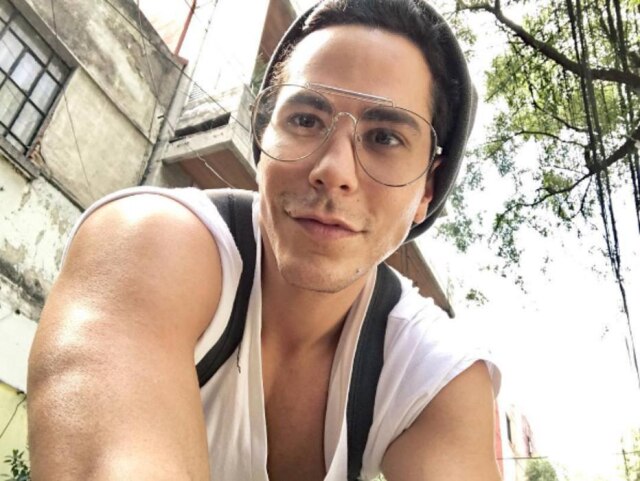 Instagram/christianchavezreal O cantor e ator Christian Chávez postou vídeo no Instagram dançando 'Paradinha' e chamou a atenção dos fãs