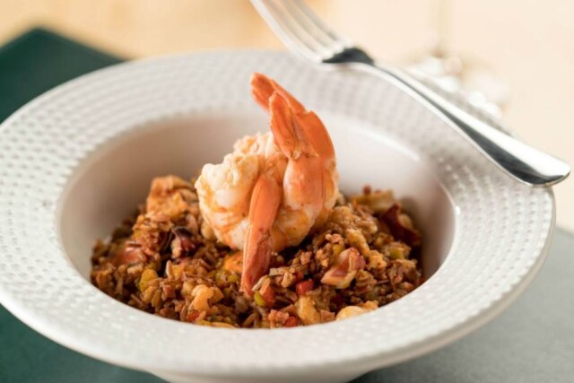 Henrique Peron Jambalaya. Receita típica creole, aqui com arroz vermelho e frutos do mar