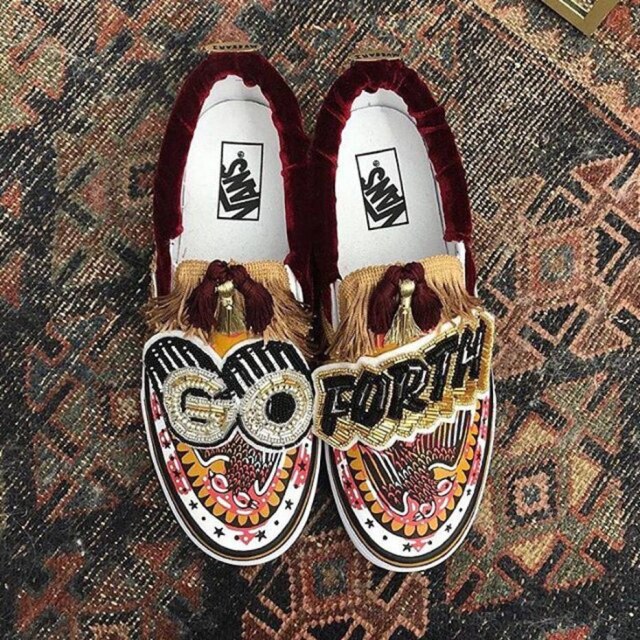 Divulgação/ Vans A artista plástica Jen Mussari apostou em estampas e bordados