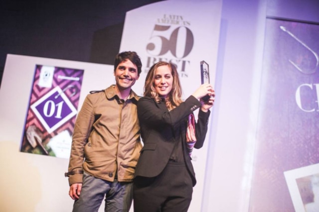 50 Best Pia ao lado do marido o chef Virgílio Martinez, durante a cerimônia de premiação do 50 Best America Latina
