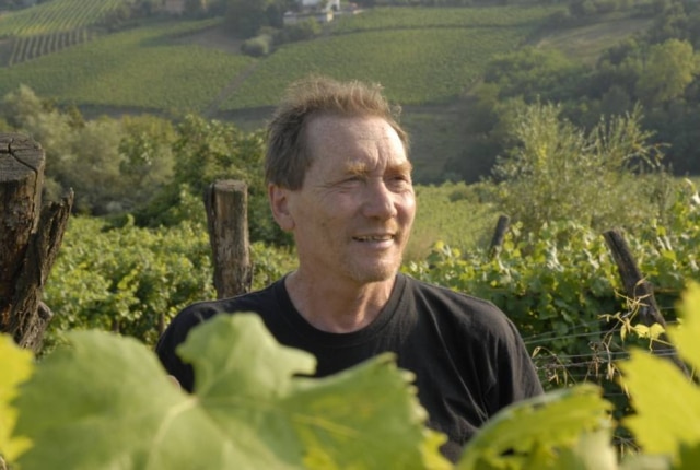 Natural Resistence|Reprodução Biodinâmico. O produtor italiano Stefano Bellotti se libertou de pesticidas no vinhedo. Mas perdeu classificação DOCG, a mais alta na Itália.