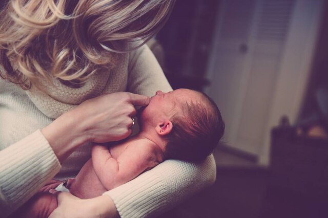Pixabay ‘Mom-shaming’: mães sofrem com críticas e palpites sobre como cuidar dos filhos.