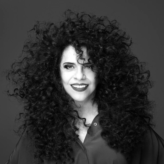 Bob Wolfenson/divulgação Fotografada por Bob Wolfenson, a cantora Gal Costa exibe cachos volumosos na capa de seu novo disco