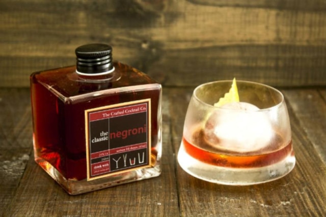Geraldo Fiqueiras|Divulgação O Negroni engarrafado da The Crafted Cocktail Co. na versão 350 ml (R$ 45)