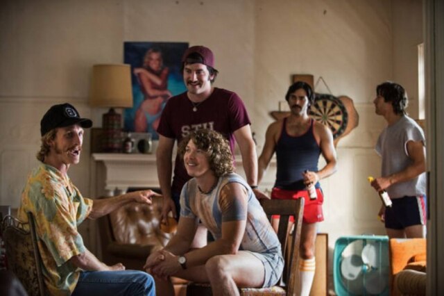 Van Redin|Paramount Pictures|Divulgação A partir da esquerda: Austin Amelio, Tanner Kalina, Forrest Vickery, Tyler Hoechlin e Ryan Guzman em 'Everybody Wants Some!!'