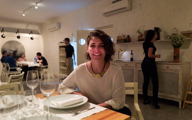 Eliana Aponte Tobar|NYT Amy Torralba abriu o Otramanera, restaurante fechado e ultramoderno, que oferece uma mistura de culinária cubana e mediterrânea.