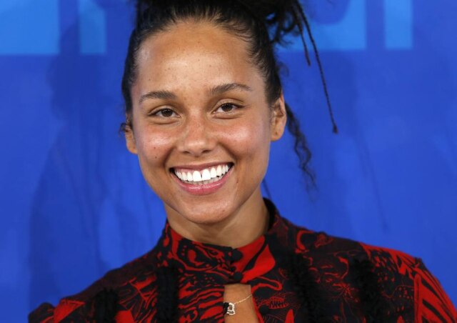 REUTERS/Eduardo Munoz Alicia Keys sem maquiagem no MTV Video Music Awards 2016.