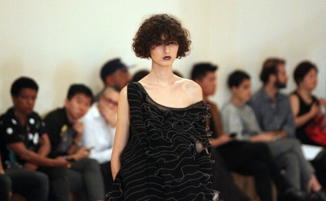 WERTHER SANTANA/ESTADÃO O desfile de Fernanda Yamamoto reuniu o time conceitual da moda.