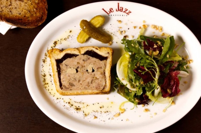 Mário Leite|Divulgação O terrine de vitela com foie gras e cogumelos envolta em massa de torta