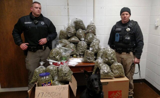 York County Sheriff's Office Maconha foi apreendida após policiais pararem veículo que cometeu infração de trânsito