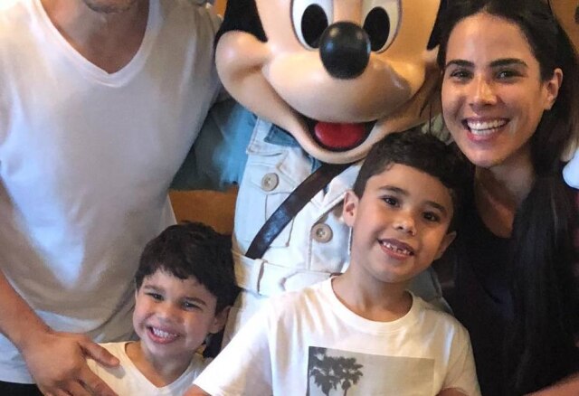 Instagram / @marcusbuaiz Wanessa Camargo e seus filhos, João e José.