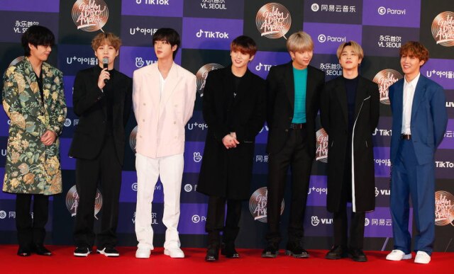 Efe/ Epa/ Kim Hee-Chul Integrantes da boyband BTS na cerimônia do Golden Disk Awards em Seul, na Coreia do Sul