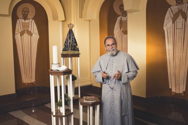 Juan Ribeiro / Divulgação TV Aparecida O padre Antonio Maria fará transmissão ao vivo pela TV Aparecida
