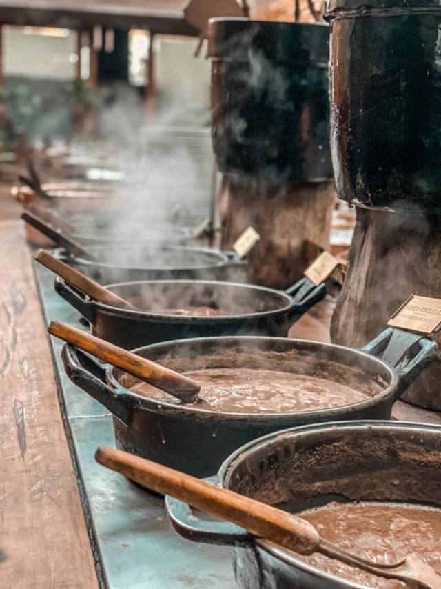 MKT Rubaiyat No Rubaiyat, bufê de feijoada oferece cada tipo de carne é oferecido separadamente.