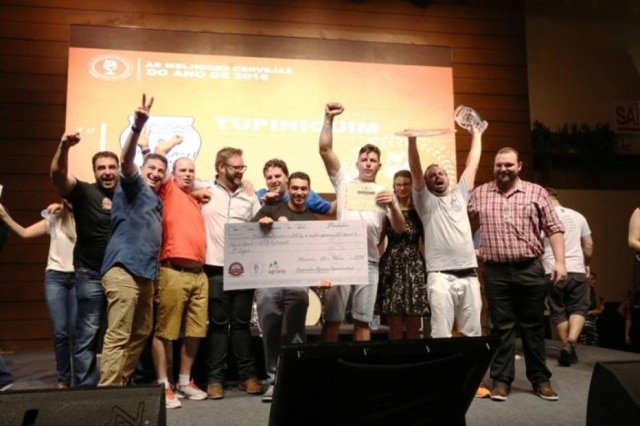 Divulgação Os vencedores das categorias Best of Show e Melhor Cervejaria sobem ao palco.