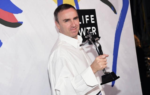 Evan Agostini/Invision/AP O estlista Raf Simons foi premiado em duas categorias no Council of Fashion Designer of America