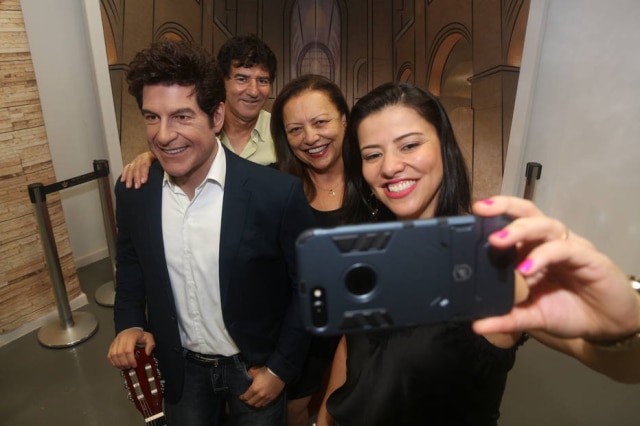 Imagem cedida por Wilson Silvaston Fã clube do cantor sertanejo Daniel visitou a estátua