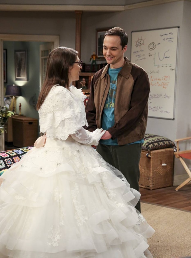 Warner Bros./Divulgação Amy e Sheldon no episódio final da 11ª temporada de 'The Big Bang Theory'.
