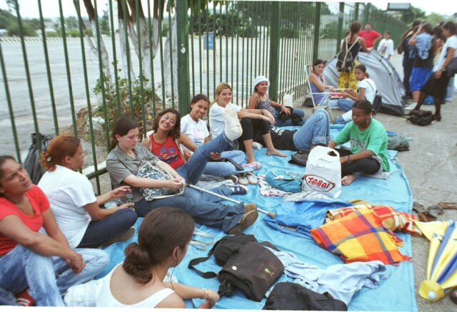 Kathia Tamanaha / Estadão Fãs chegaram a acampar na fila para comprar ingressos para o show dos Backstreet Boys em 2001.