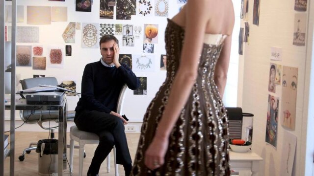 Reprodução Raf Simons em cena de Dior and I