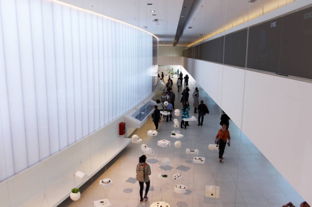Raphael Azevedo Nas laterais do pavilhão, corredores abrigam exposições de arte