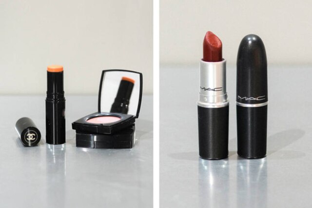 Alexi Hobbs /The New York Times Blush Chanel, na esqueda, e batom MAC