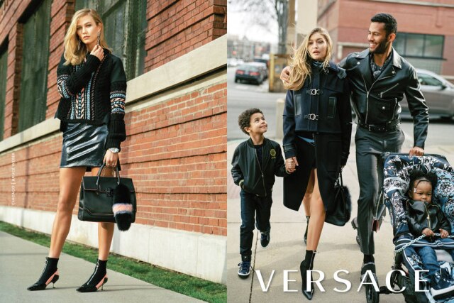Divulgação Nas fotos da nova campanha da Versace, clicadas por Bruce Weber, as modelos Gigi Hadid e Karlie Kloss posam nas ruas de Chicago como mães super poderosas em famílias interraciais