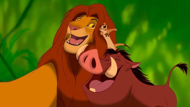 Reprodução de cena do filme 'O Rei Leão' Na imagem, cena em que Pumba e Simba aparecem juntos