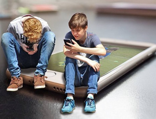 Pixabay/@uki_71 Uso da tecnologia em excesso pode atrapalhar relação entre pais e filhos.