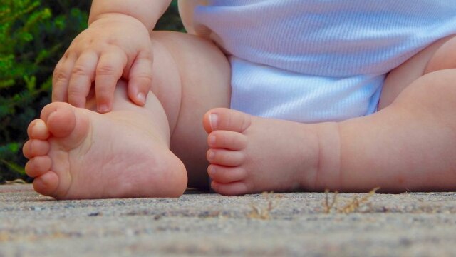 Marisa_Sias/Pixabay Do zero aos três anos de idade, a criança já pode apresentar sinais de distrofia de Duchenne.