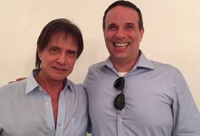 Instagram/@dudubraga2 O cantor Roberto Carlos e o filho Dudu Braga.