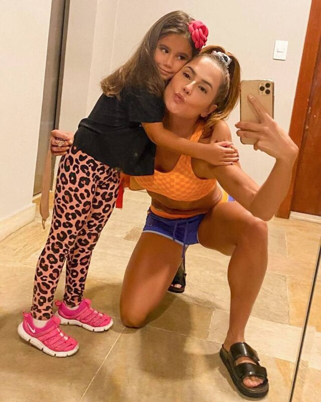 Instagram/@dedesecco Deborah Secco e sua filha Maria Flor, de 5 anos, que estreia como atriz.