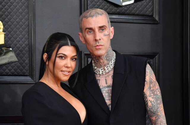 Angela Weiss/AFP De acordo com o TMZ, Kourtney Kardashian e Travis Barker se casaram após o Grammy 2022.