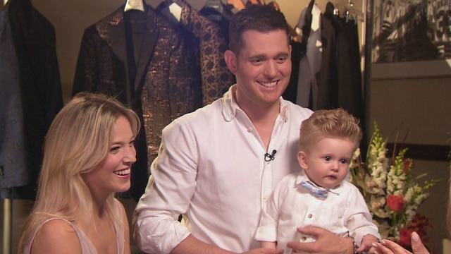 Reprodução Michael Bublé, sua esposa e seu filho Noah.