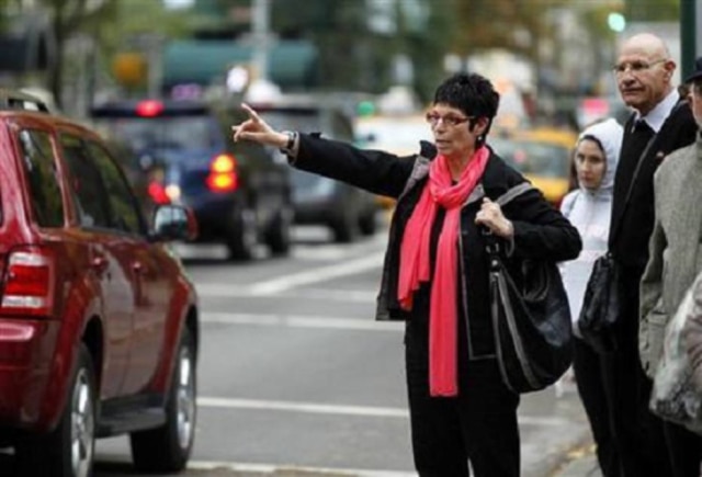 REUTERS/Carlo Allegri Aplicativo de táxi focado em público feminino inclui apenas taxistas mulheres.
