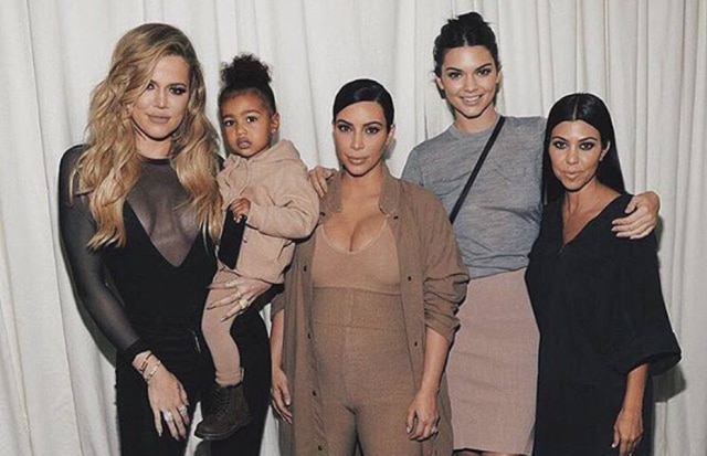 www.instagram.com/kimkardashian A família Kardashian adora investir em looks polêmicos