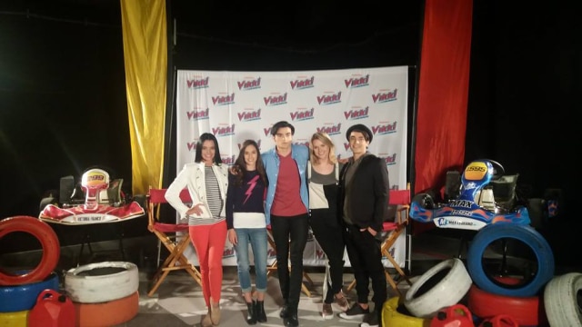Charlise Morais/ Estadão Scarlet Gruber (Kira), Samantha Siqueros (Vikki), Stefano Ollivier (Max), Isabella Castillo (Rox) e Leo Deluglio (Iker)