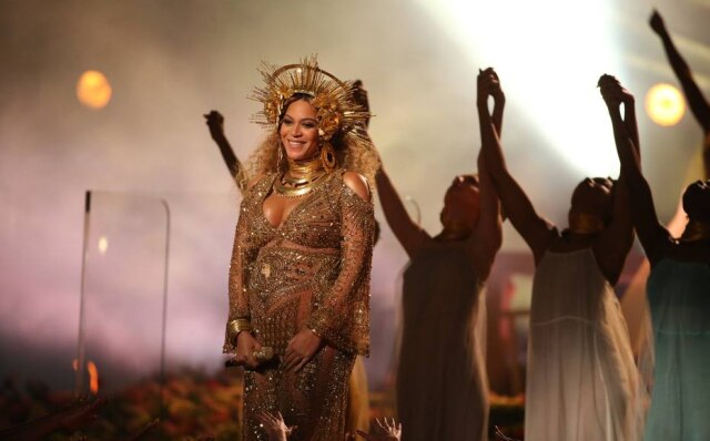 REUTERS/Lucy Nicholson Quem mordeu Beyoncé? Essa é a questão que intriga fãs da cantora nos últimos dias.