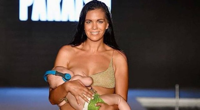 Divulgação/Sports Illustrated Swimsuit Mara Martin e sua filha estavam com peças de lamê combinando