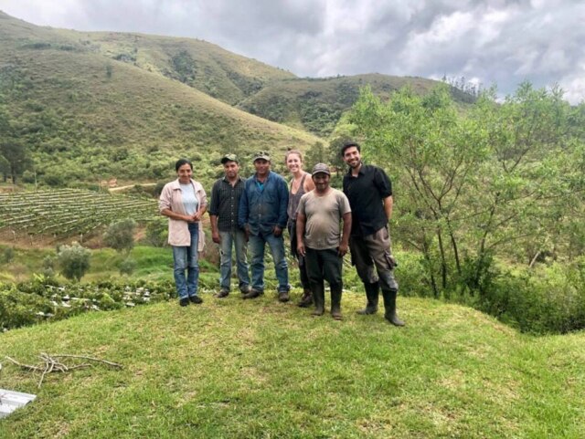 Vinícola Uvairenda "Já que você vai beber, por que não beber algo que ajude o desenvolvimento?", diz o importador americano Ramon Escobar sobre vinhos bolivianos.