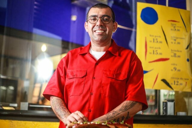 Gabriela Biló|Estadão Jefferson Rueda, d'A Casa do Porco Bar, cozinha no Martín Fierro