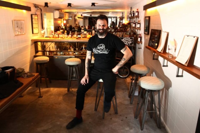 Márcio Fernandes|Estadão Alexandre DAgostino bartender a frente do Apothek
