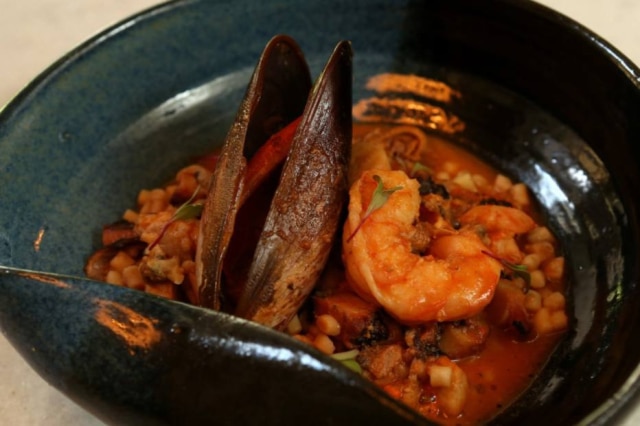 Hélvio Romero|Estadão Cacciucco, tradicional receita italiana de frutos do mar cozidos lentamente, com fregola ou espaguete