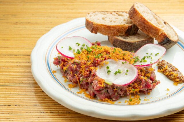 Daniel Teixeira/Estadão Steak tartare com botarga