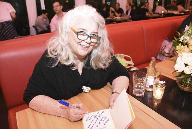 Daniela Ramiro/Estadão Nina Horta lança seu livro 'O frango ensopado da minha mãe' em São Paulo, em outubro de 2015.